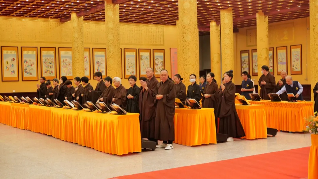 佛僧,仗三宝不可思议福田之力,以解救其"倒悬"之苦,故称"盂兰盆会"